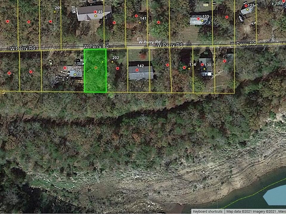 2nd image of 208 W Perry Rd