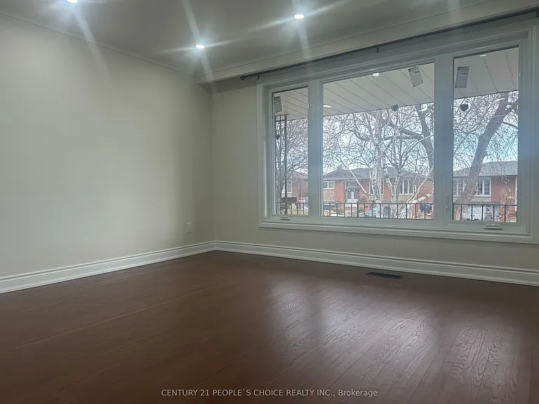 7490 Middleshire Dr — Photo 8