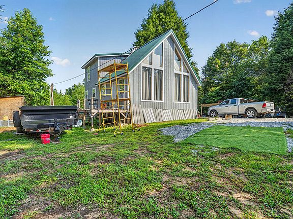 3rd image of 244 Hickory Dr