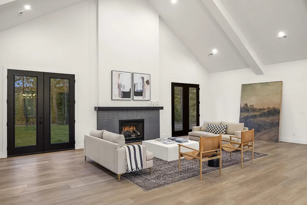 4 bed, 3382 sqft, $10,000 — Photo 3