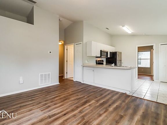 5th image of 2408 Queen St S
