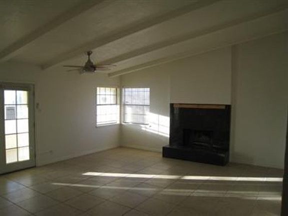 2nd image of 901 Parkside Dr NE
