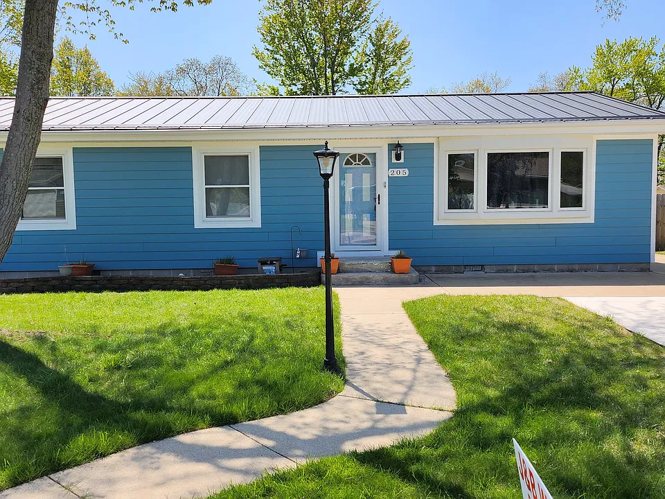 205 Lake Hills Rd