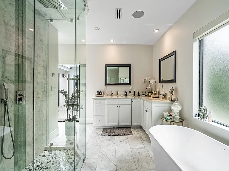 1117 Lake Dr — Photo 31