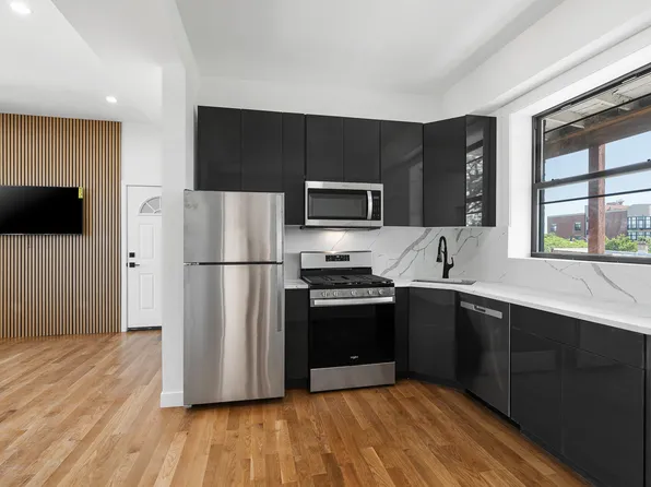 3025 W Irving Park Rd, Chicago, IL