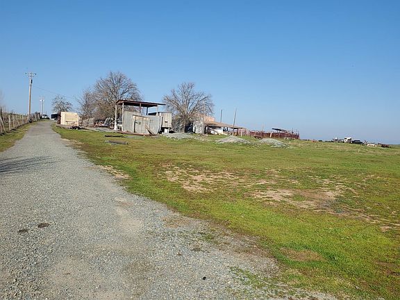 4th image of 12775 Woods Rd