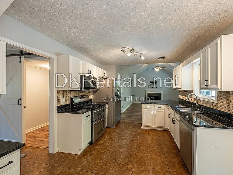 114 Eagle Glen Dr — Photo 11