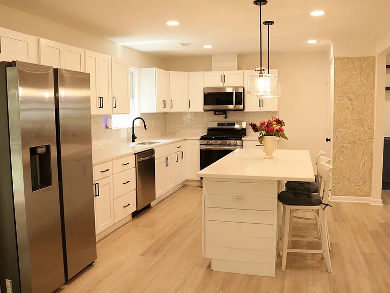 2045 Lake Ave — Photo 7