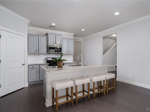 3rd image of 9444 Crete Cir