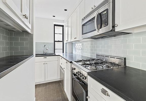 4th image of 61 Horatio St