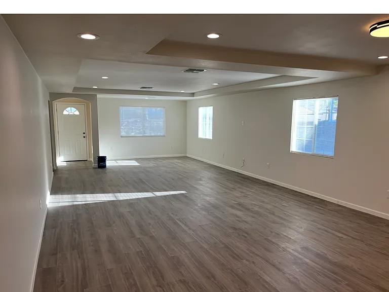 2740 Inverness Dr — Photo 8