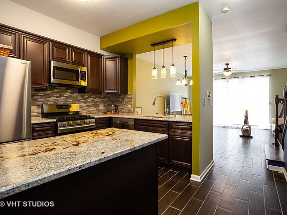 4th image of 387 Hunterdon Ct #387