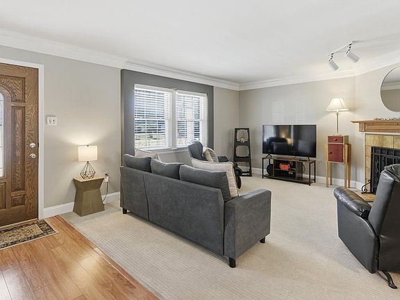3rd image of 15746 Pointer Ridge Dr