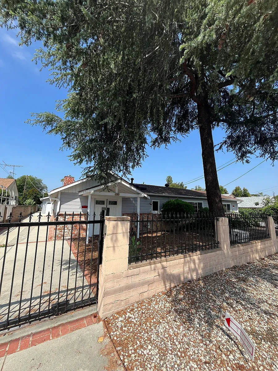 Building Photo - 7445 Balcom Ave