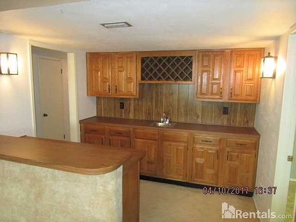 5th image of 809 Shenandoah Dr