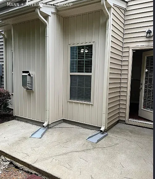 123 Cypress Hill Ln — Photo 17