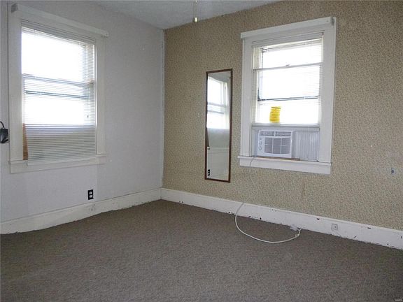 5th image of 115 S Central Ave
