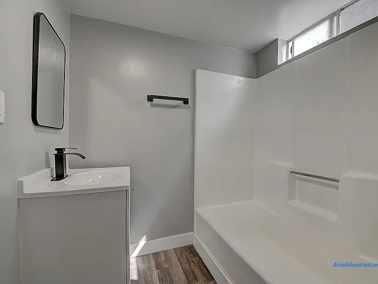 5524-5526 Atlantic Avenue — Photo 7