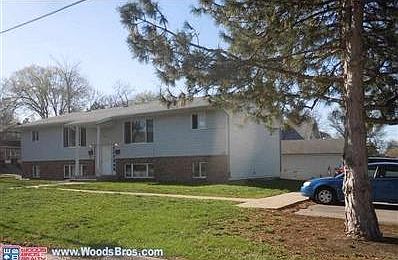 2nd image of 320 E 10th St