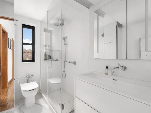 300 West 23rd Street image 6 of 9