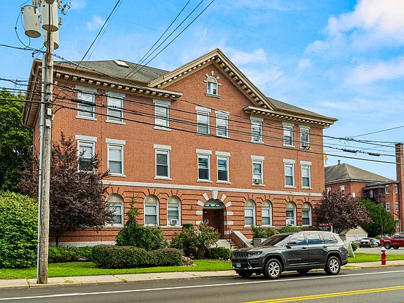 3rd image of 223 Meadow St Suite 3