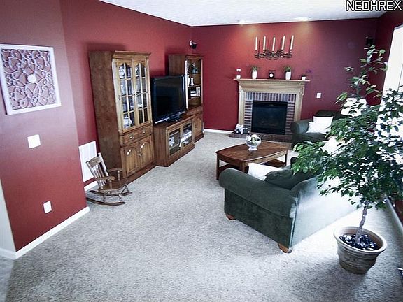 3rd image of 986 Woodfield Ln
