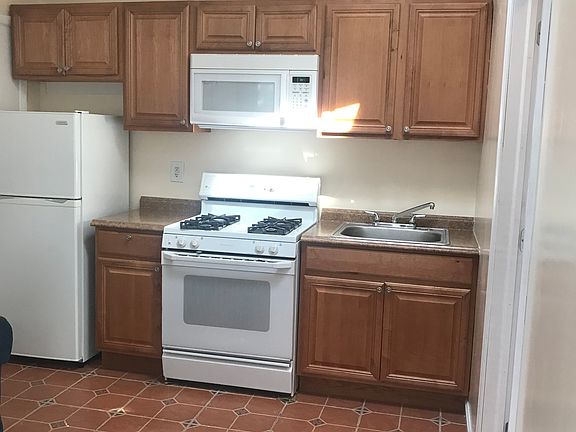 3rd image of 310 Roup Ave #1C