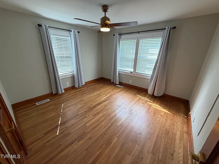 2505 Catherine St — Photo 10