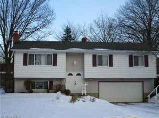 4589 Selhurst Rd, North Olmsted, OH