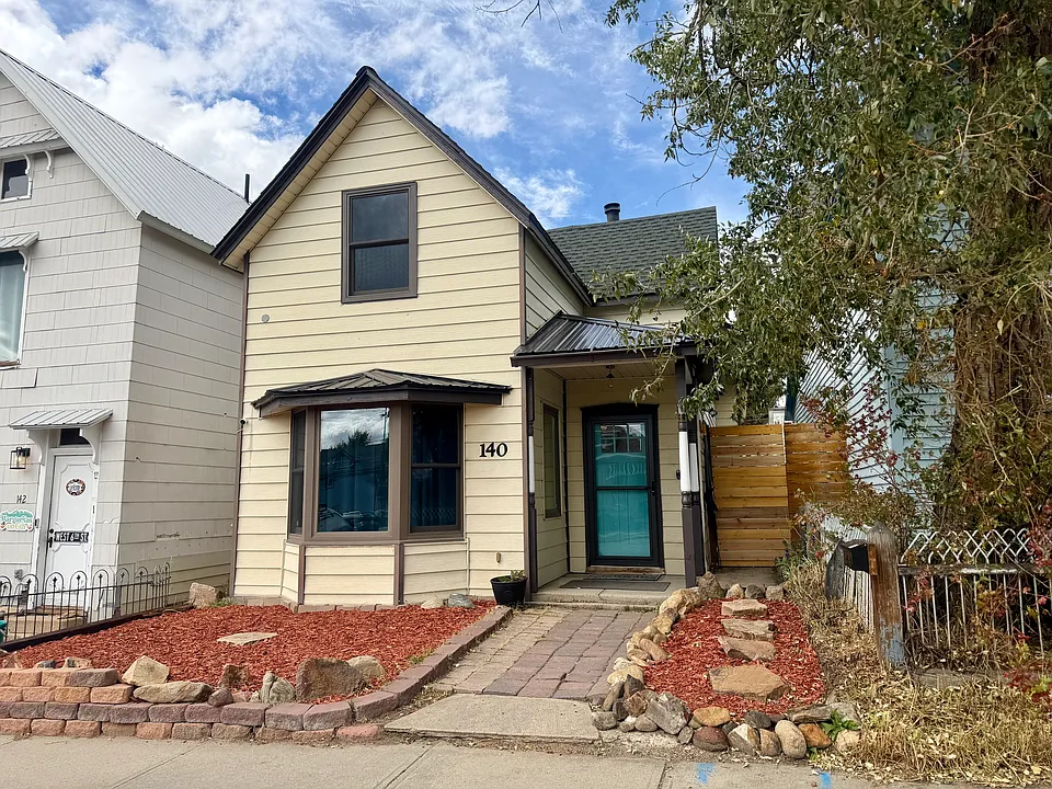 140 W 6th St