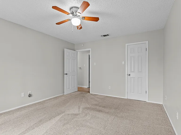 9616 Belmont Ave — Photo 12
