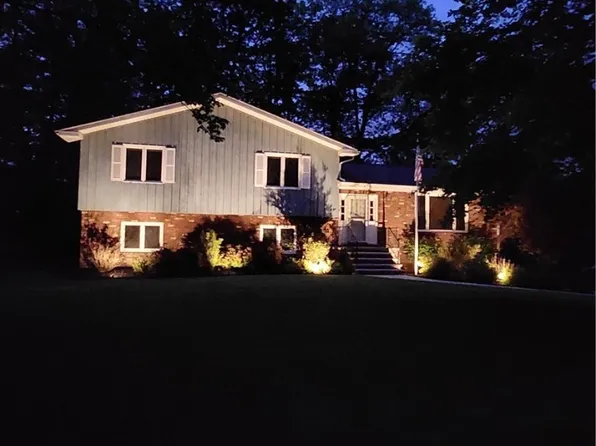 6715 Westview Dr, Brecksville, OH 44141