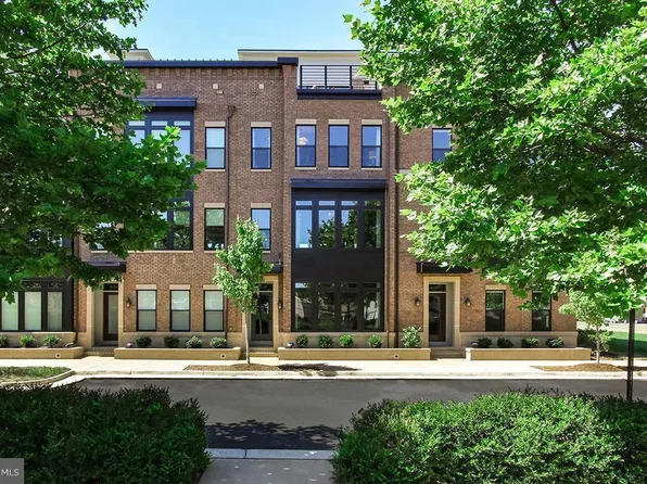 42389 Willow Creek Way, Ashburn, VA 20148