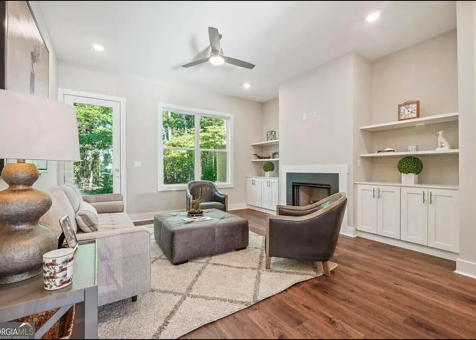 4 bed, 2503 sqft, $3,400 — Photo 2