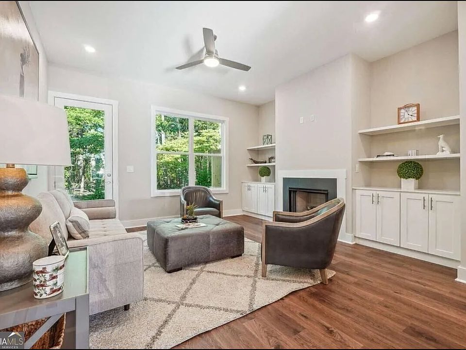 2nd image of 8215 Sonata Ln #8215