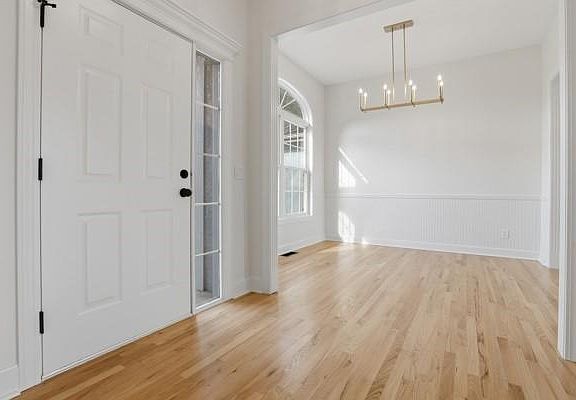 4th image of 329 SE Chelsea Ln