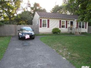 512 Meade Ave, Bellport, NY 11713