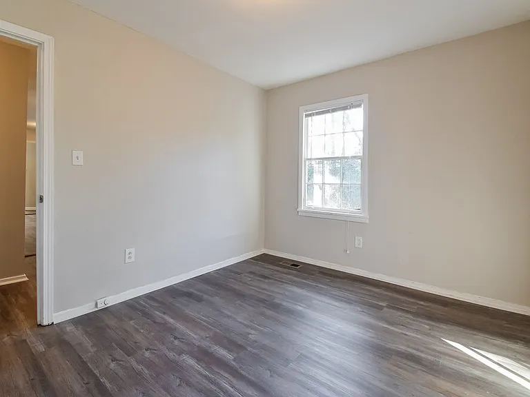 842 Bonneville Ter NW — Photo 10