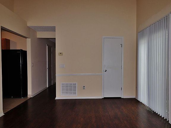 3rd image of 7568 Somerton Dr