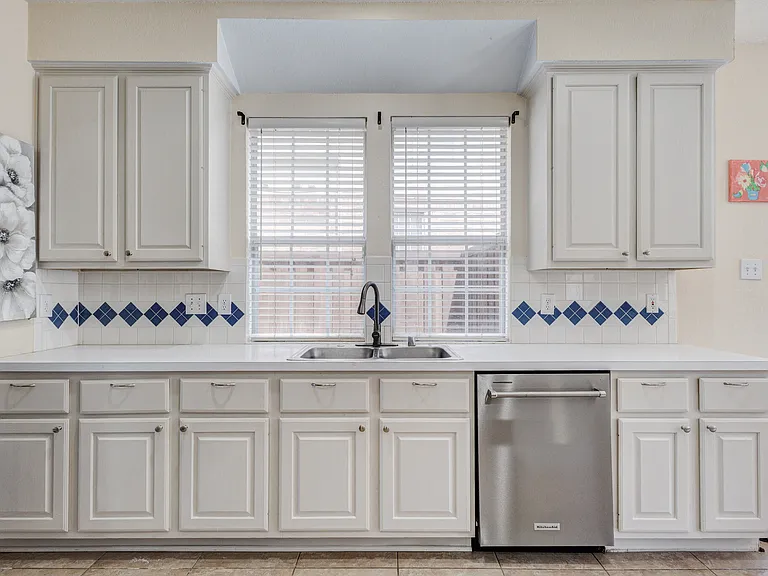 2816 Lakehollow Ln — Photo 11