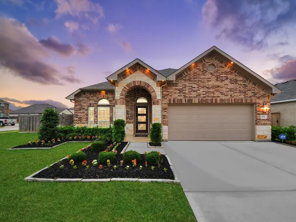 101 Bayou Bend Ct, Angleton, TX 77515