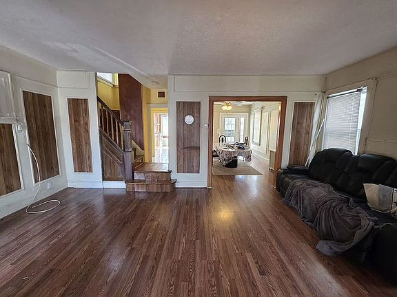 3rd image of 89-25 238th St