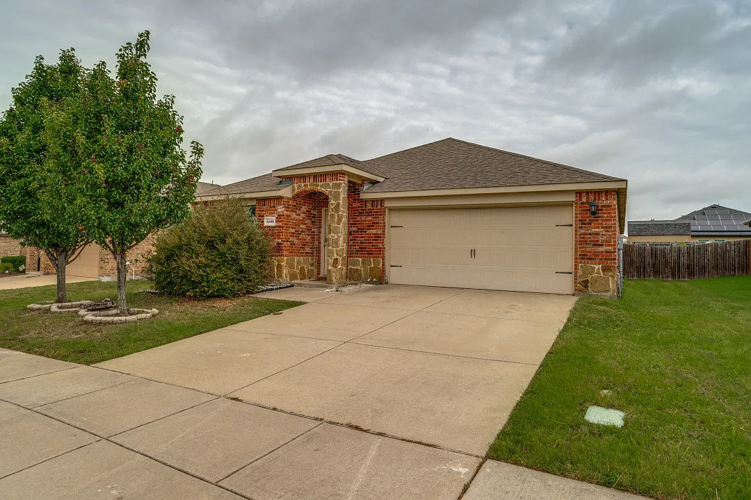 4 bed, 1891 sqft, $1,895 — Photo 1