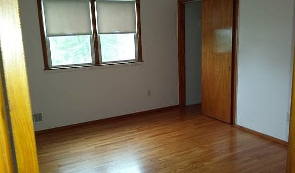 4th image of 47 Bedford Ave