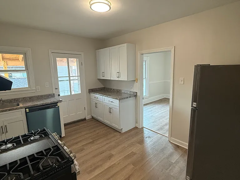 418 Park Ave #2 — Photo 8