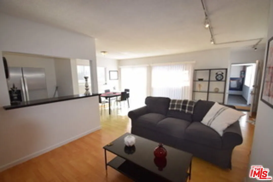 2 bed, 2.0 bath, $4,200 — Photo 3