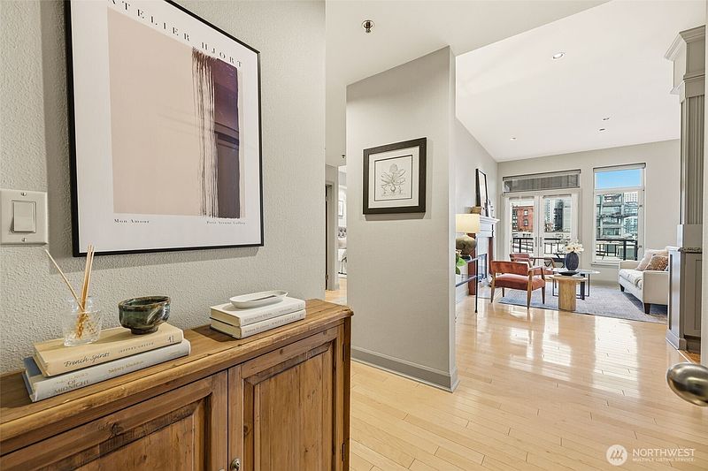 5th image of 2030 Western Avenue #614