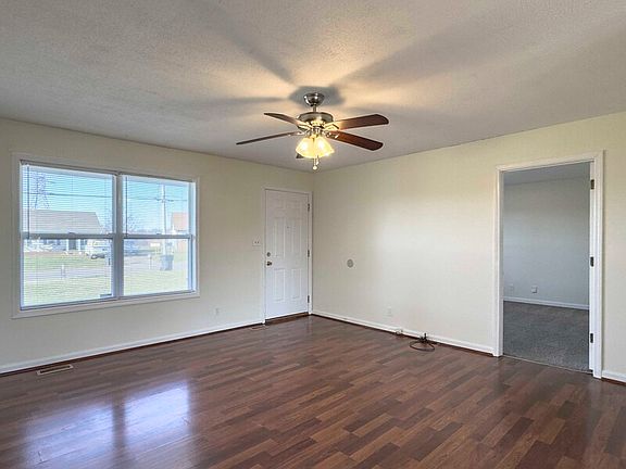 3rd image of 104 Waterford Dr