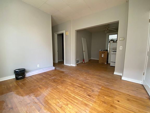 3rd image of 922 E Wright St #Lr