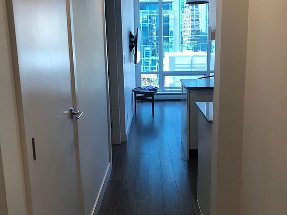 2nd image of 1283 Howe St #810